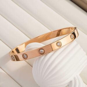 Bracciale di design C-arter leggero Bracciale in oro 18k di lusso di fascia alta in streaming live con dieci diamanti per la casa che non sbiadisce, semplice e di nicchia 1 GF3L