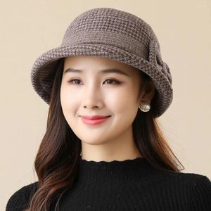 Berets Dacron Winter Warm Basin Hat Plüsch Bow Knot Fisherman's Cloth Woolen Cap