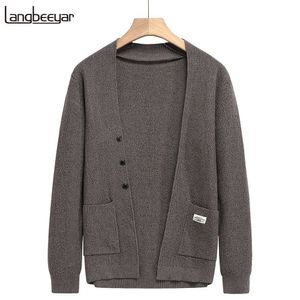 Giacche da uomo 2023 Designer di fascia alta Nuovo Autunno Inverno Marchio di moda in maglia da uomo con bottoni cardigan maglioni carino casual uomo cappotti giacca abbigliamento J240125