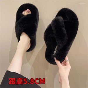 Tofflor kvinnors 2024 Autumn/Winter Korean Cross Wedge Heel Comfort Outwear Tjock Sole Open Toe Wool