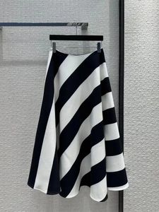 Skirts 2024 Women Fashion High Waist Pleated Skirt Black And White Diagonal Bar Midi Ladies Texture A-line