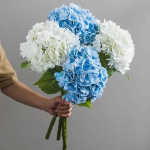 Faux Floral Greenery Hortangea Sztuczne kwiaty Prawdziwy dotyk DIY Wedding Bridal Bouquet Duże niebieskie dekoracje domowe YQ240125