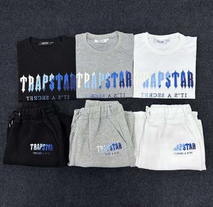 Trapstar 티셔츠 타월 자수 짧은 슬리브 세트 그라디언트 무지개 레터 하이 스트리트 반바지 666