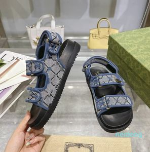 Designer dupla carta sandálias femininas fivela sandália plataforma bordada mules cinta inferior grossa estilingue sapato de verão