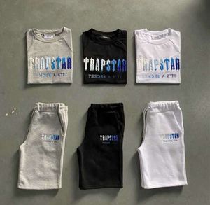 Herr Trapstar T -shirt Set Letter broderad spårdräkt Kort ärm Plush Shorts Avancerat design Casual mode