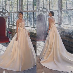 Elegant A Line Women Wedding Dress Strapless Sleeveless Bridal Gowns Appliques Bow Sweep Train Dress Custom Made vestidos de novia