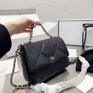 Borsa di design trend 2024 borsa in pelle moda borsa a tracolla con catena sotto ascella e borsa a tracolla errante per donna