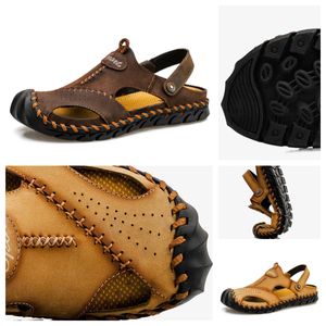 Designer Summer Nya lyxiga Herrkvinnor Casual Sandals med rems tofflor Läder Kvinnor Agate Black Brown Beach Shoes