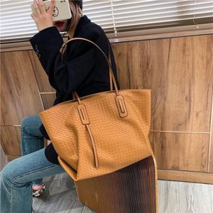 Nya stora kvalitetskvinnor Handväskor Solid Color Soft Pu Leather Women Bag Pocket Casual Women's Shoulder Bag stora kapacitet Hand2872