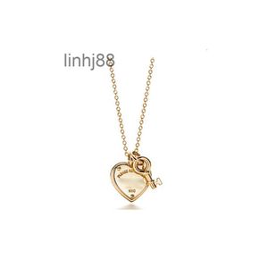 Pendanthalsband Designer Classic S925 Sterling Silver Heart Key Gold Plated Diamond Necklace Popular Love Collar Chain 26kq