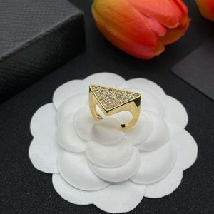 Designer de jóias parda anéis não desbotando alto grau alto valor estético namorada anel na moda picante menina marca acessórios para homens e mulheres