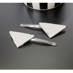 2024SS Women Triangle Designer Hair Clip Luft Luxury Hairpin Classic Shape With Metal Delicate Small Size Söt stil Fashion Accessories Lady Hair Clips Smycken