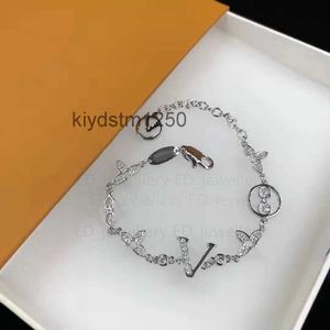 Luxury Designer Elegant Gold and Silver Bracelet Fashion Women's Letter Pendant Clover Wedding Special Design Jewelry Quality I5G4