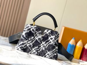 デザイナーの女性のcapuchines bb mm highs quality handbag m22667ブラックプラッシュファッションファッション冬のクロスボディショルダーバッグトランプチェーンショルダーストラップ