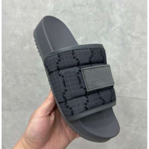 Med Box New Slides Designer Platform Sandaler Brodery Tryckt Flip Flops Summer Fashion Men Women Casual Slippers 514