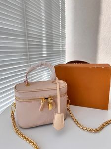 24SS Women's Luxury Designer Makeup Bag Tote Shoulder Crossbody Bag Axel Bag Women's Handbag Solid Color Makeup Bag Purse Compact and Delicate 19cm