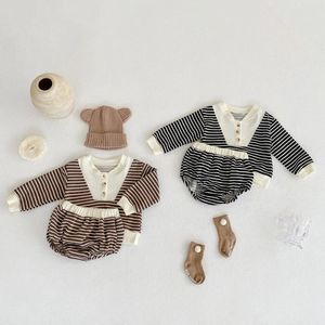Kläder sätter barnflickor pojkar randiga långärmade toppar blommor shorts (blöja täcker) småbarn bomull 2-delad outfit 0-36 månader