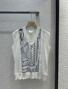 2024 New Spring Summer v Milan Runway Tees High End Jacquard Women 's Designer Tops 브랜드 같은 스타일 스웨터 0124-1