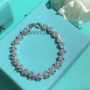 Designer Bracelet for Women Luxury Four-leaf Clover Trendy Fashion Elegant String of Beads Party Diamond Jewelry Gift Wholesale Nice W67W