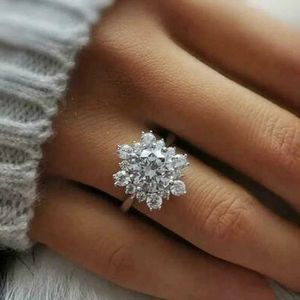 Band Rings Caoshi Dazzling Cubic Zirconia Finger Ring Lady Engagement Ceremony Jewelry Snowflake Form Designtillbehör för bröllopsfest 240125