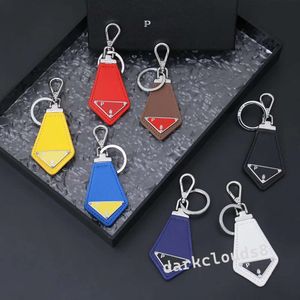 Keychain Designer Keychain Luxury Key Chain Leather Design Temperament Versatile Style Keychain Fashion People Design Christmas Gift Mycket trevlig