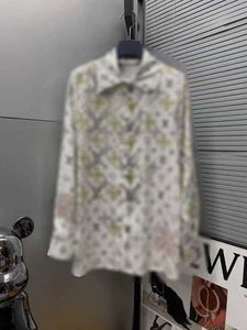 LVVV -märke Summer Women Shirt Designer Blus Fashion New Old Flower Four Leaf Grass Female Slim Cardigan Coat Långärmad topp Etx7