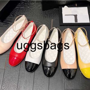 Chanells Shoe Kanel Kanał Balet Charm Flats Łańcuch 3540 Rozmiar Kobiet Prawdziwa skórzana balerina Biała beżowa czerwona różowa patentowa czarna czapka mokasyna projektant Sandały S Sandały S Sandały S Sandały