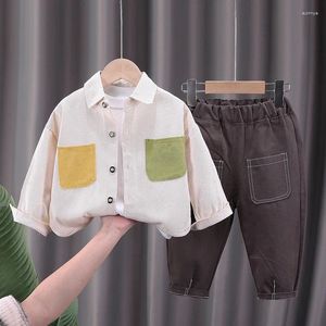 衣類セットベイビーボーイの春の服の子供用ソリッドカラーターンダウン長袖シャツ白いTシャツパンツ3PCS幼児の男の子服セット