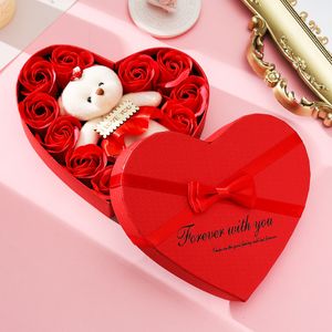 バレンタインハート型ギフトボックス10pcsの香りのあるソープローズフラワーズギフトとバレンタインデイウェディングパーティーの装飾を備えたかわいいベアのぬいぐるみおもちゃ