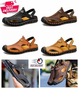 2024 Designer's New Men's Women's Wood Sandals Mule Casual Classic Flat Sandals Outdoor Strap Slippers Foldade skor Kvinnor strandskor