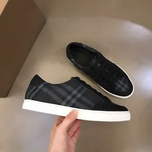 Mode män designer skor rutiga svarta designer tränare coola streetwear utomhus lyxiga män sneakers casual skor