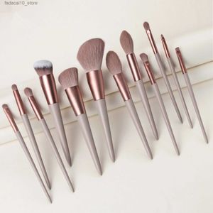 Makeup szczotki 12PCS Makeup Pędzle Ustaw podkład w proszku makijaż narzędzia do szczotki Zestaw Blush rozświetlacz cień do powiek.