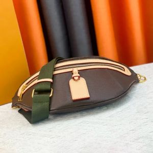 Lyxig hög midja Bumbag Belt Bag designer Kvinnor Mens Fanny Pack Cross Body Påsar Totes utomhus axelhandväska Koppling Bum Bag