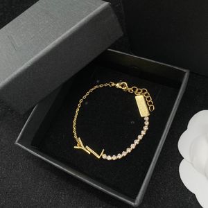 Bracciale di design per donna Bracciale con lettera in oro designer per donna Trendy elegante filo di perline Fascino per feste Regalo di gioielli all'ingrosso