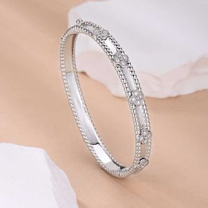 デザイナーヴァンCL-AP Fanjia Bracelet Four-Leaf Clover Full Diamond Moissanite Women Simple Fashion 925 Sterling Silver Plated18K Gold