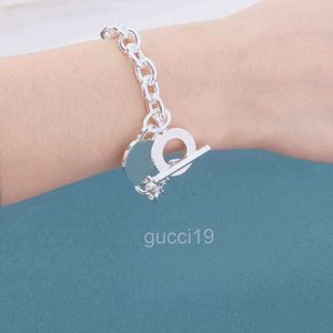 Bracciale rigido con ciondoli v Placcato in oro t Pesca Marchio Leggero Lusso Versatile Coppia Moda Spettacolo popolare C447