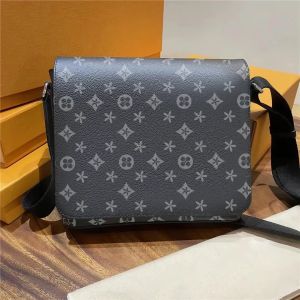 Fashion 2023 Men Messenger Bag Trio Bags designer Handbags Leather Briefcases Man Shoulder Backpack Sport Male Cross Body Purse