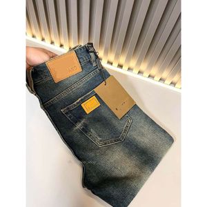 Jeans casual da uomo nuovi La moda creativa inietta nuova energia della moda Elementi di design esclusivi e brillanti Tessuto aderente e premium 939