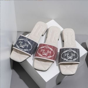 Y692 Pantofole con scivolo in tessuto ricamato di lusso Scivoli di design per le donne Sandali da spiaggia estivi Sandali moda Pantofola piatta con tacco basso Scarpe Taglia 36-42