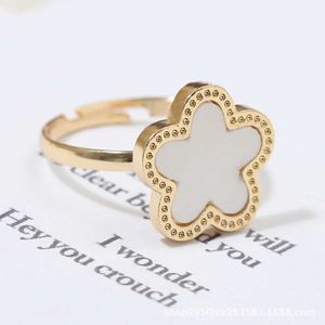 Band Rings Plum Blossom Ny justerbar öppnings Akrylskal Ring Women's Plant Five Leaf Flower Creative Free Shipping Gift Clover 240125