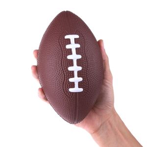 Mini Soft Standard Pu Foam American Football Soccer Rugby Squeeze Ball Kids vuxna födelsedag julklapp fotbollsfärg slumpmässigt 240122