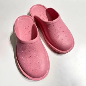 شريحة رغوة جديدة رمل سيدة مان فاخرة الأزياء صندل بغل مصممة مزلقة مثقبة منصة مطاطية مثقبة loafer الصيف شبيب الشاطئ الترفيه في الهواء الطلق حذاء غير رسمي