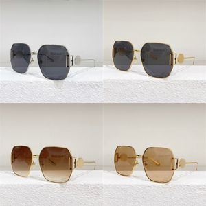 Metal Full Frame Luxury Solglasögon Kvinnor Fashion Show Solglasögon Damer Charmiga Lentes de Sol Hollowing Out Letter Sun Glasses Sunscreen Travel HJ053