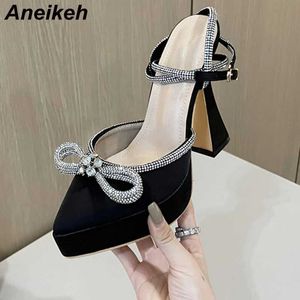 Sandalen Aneikeh Neue Marke Sexy Dicke High Heels Plattform Frauen Sandalen Sommer Schuhe Bowknot Strass Kleid Party Hochzeit Schuhe Pumpen J240126