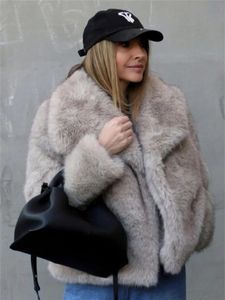 冬の温かい毛皮のコート女性エレガントなターンダウンカラー長袖ショートコート女性2023ファッションストリートウェアアウトウェア