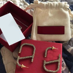 orecchini Love Luxury Earing Gold Plated Letters V Diamond Metal Simplicity Graceful Moissanite Earings Girl