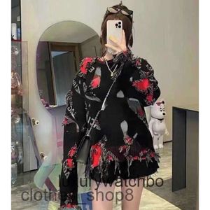 Moda 2024 Designer Erkek Sweaters Hoodies Sonbahar Balencigas En son yün örgü deliğinin doğru versiyonu kesilmiş Yuvarlak YURGA L13R