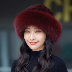 Berets 2024 Real Fur Hat Europe och America Hats Autumn Winter Hair Mink Female Thicking Warm Plush Cap