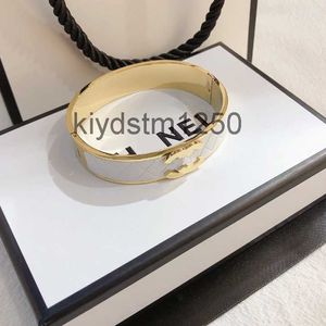 Bracciale in oro di design per donna Regali di marca di lusso Polsino Black Love 18k Ragazza romantica Primavera Gioielli in acciaio inossidabile all'ingrosso LZ90