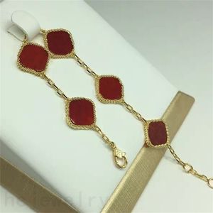 Famosi braccialetti con ciondoli a quadrifoglio non sbiadiscono moda in metallo delicato gioielli da donna placcato oro argento braccialetto di design nero verde rosso ZB002